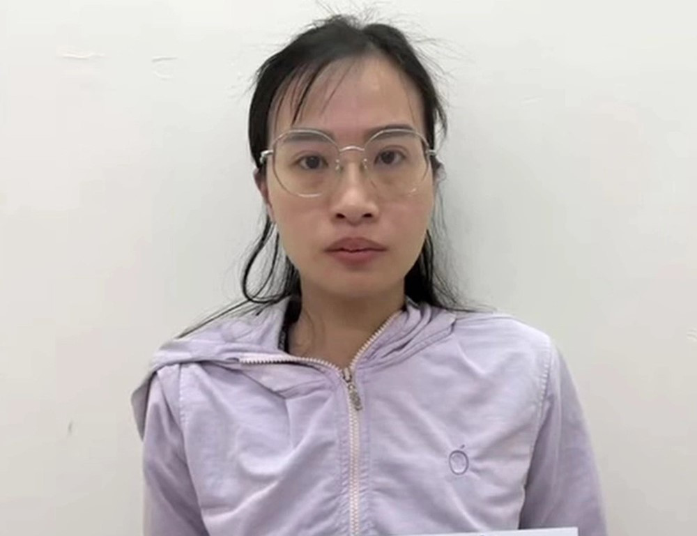 Bắt quản lý nhà hàng SN 1997, nhặt thẻ tín dụng của khách để mua iPhone - ảnh 1