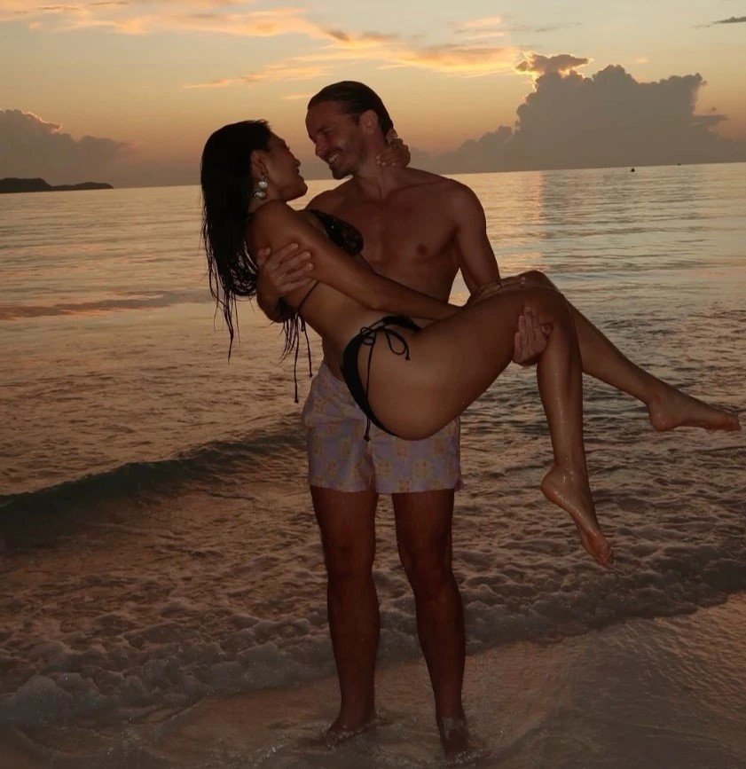 Á hậu Việt công khai bạn trai là hậu duệ đời thứ 7 của gia tộc nước hoa 200 năm, học trường danh giá bậc nhất Pháp - ảnh 1