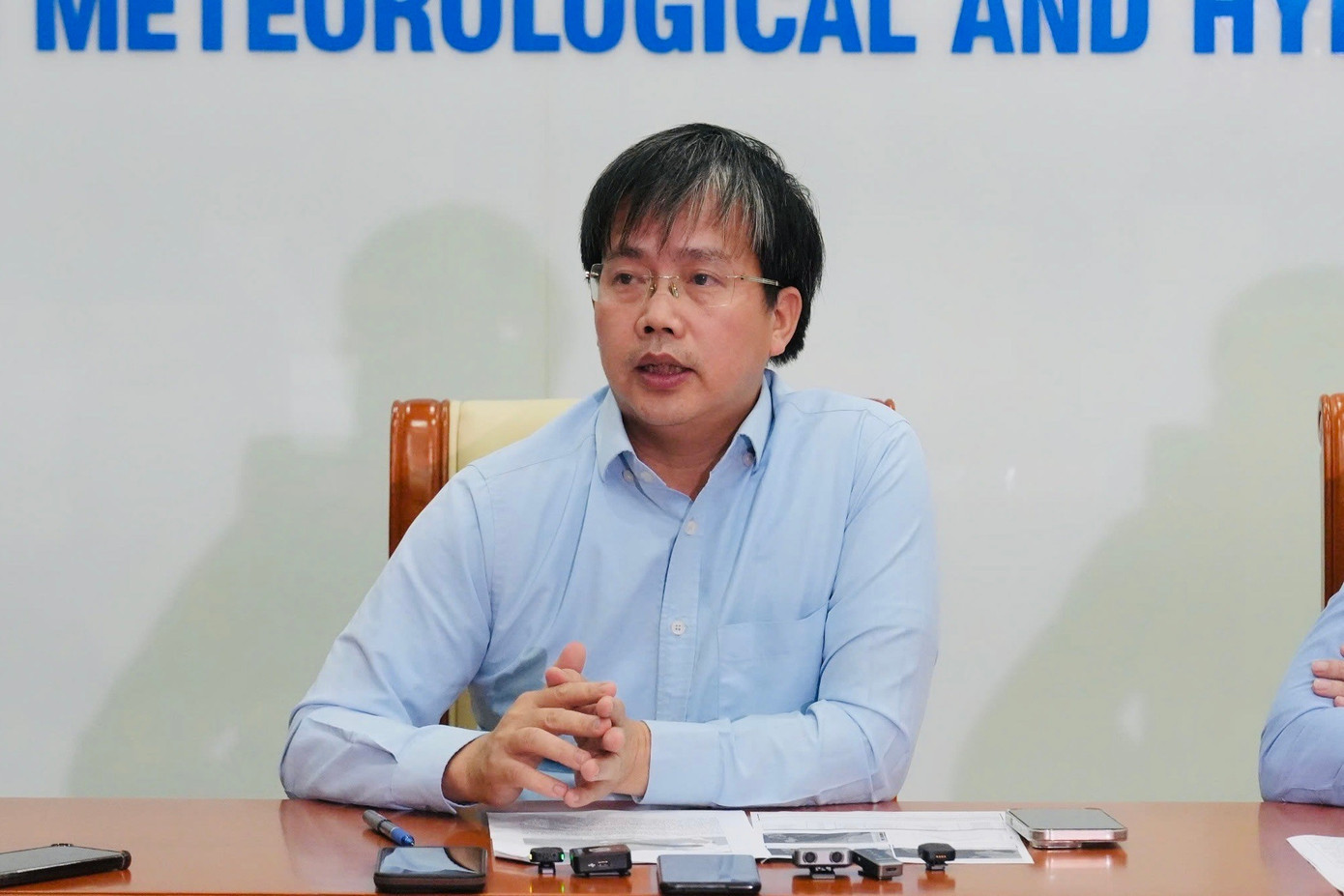 Ông Mai Văn Khiêm, Giám đốc Trung tâm Dự báo Khí tượng Thuỷ văn Quốc gia thông tin về cơn bão Kalmaegi. ong-mai-van-khiem.jpg