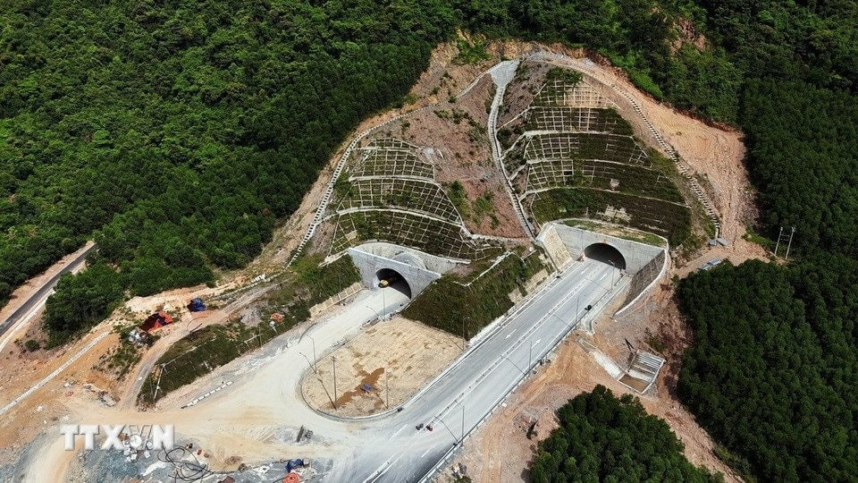 Hầm xuyên núi duy nhất trên tuyến cao tốc Bắc - Nam qua Hà Tĩnh: Công trình kỳ vĩ thi công trên địa chất rời rạc, công nghệ NATM của Áo- Ảnh 1. Hầm xuyên núi duy nhất trên tuyến cao tốc Bắc - Nam qua Hà Tĩnh: Công trình kỳ vĩ thi công trên địa chất rời rạc, công nghệ NATM của Áo- Ảnh 1.