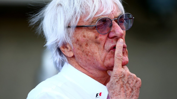 Tỷ phú F1 bán bộ sưu tập siêu xe 17.000 tỷ đồng, chọn đón tuổi già bên vợ kém 46 tuổi và con trai 5 tuổi