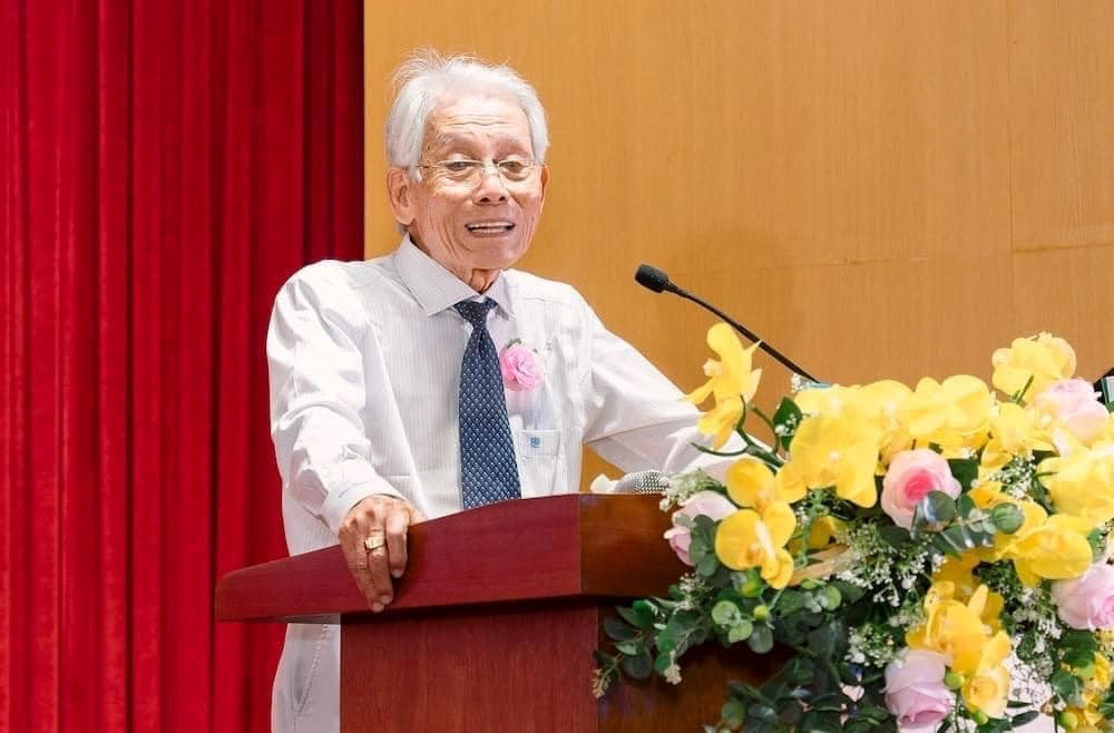 Hiệu trưởng về hưu là Phó Giáo sư, Tiến sĩ gần 90 tuổi tặng lại trường 2 tỷ đồng - ảnh 1