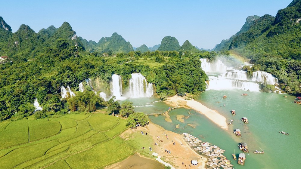 Đất nước giáp nhiều quốc gia nhất hành tinh, có biên giới dài hơn 1.400km với Việt Nam - ảnh 2