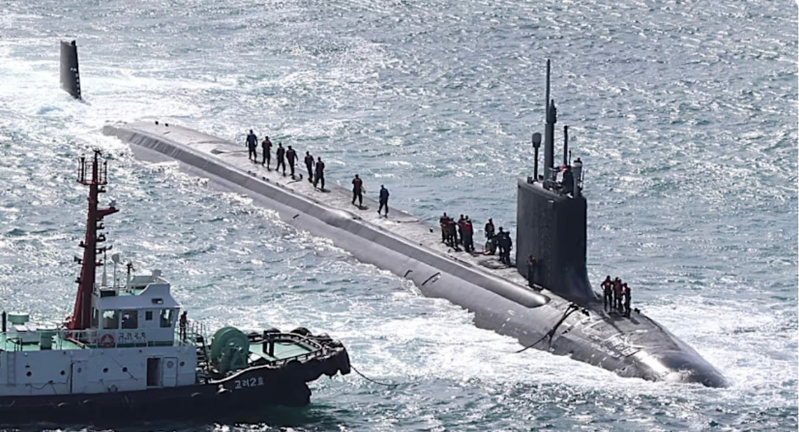 Tàu ngầm chạy bằng nhiên liệu hạt nhân USS Vermont cập cảng Busan, Hàn Quốc, tháng 9/2024. (Ảnh: Yonhap) img-0709.jpg