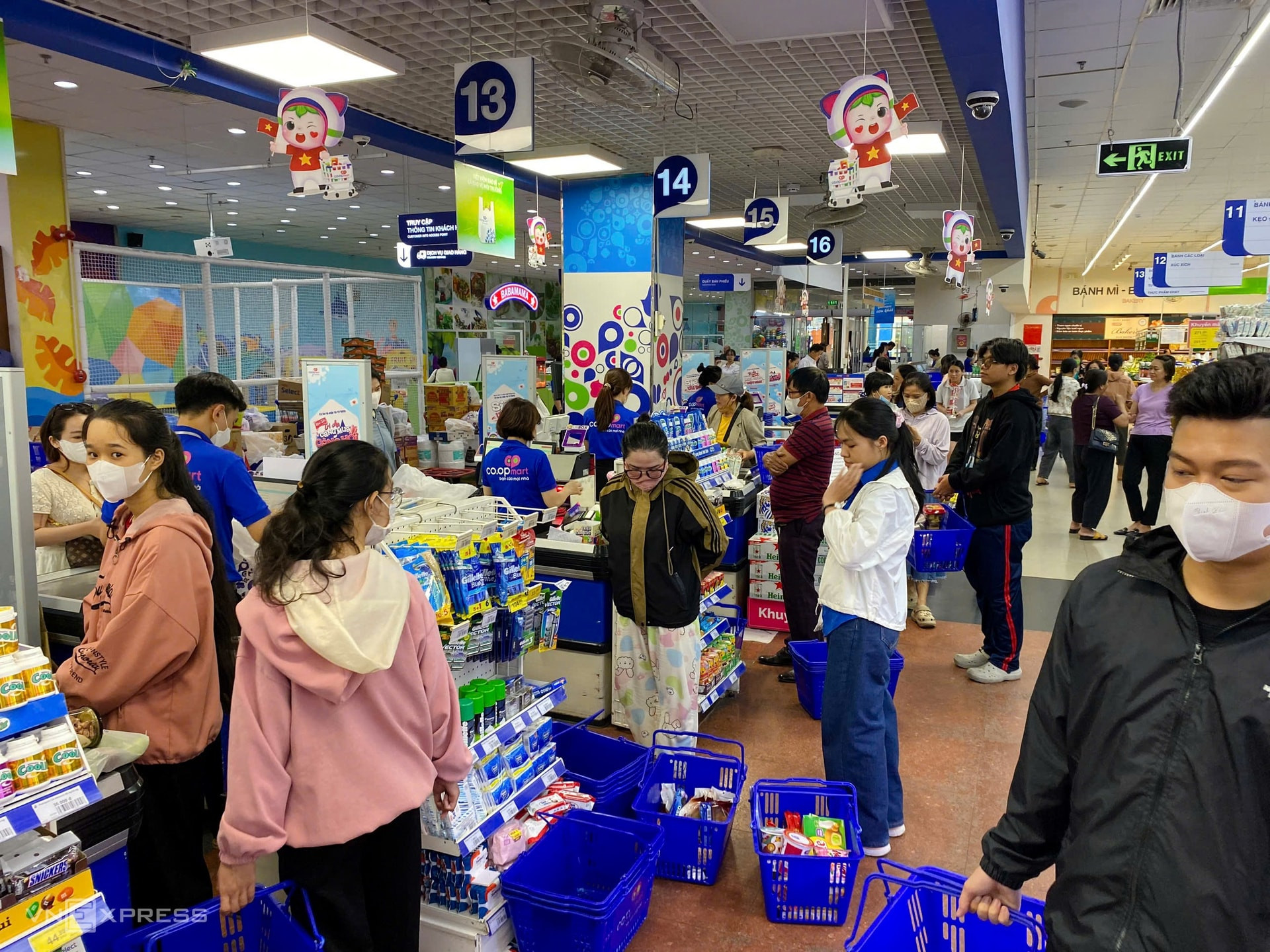 sieu-thi-chay-hang-khi-nguoi-dan-chuan-bi-don-bao-2.jpg