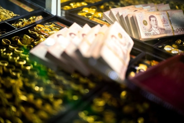 Nước láng giềng của Việt Nam ghi nhận nợ hộ gia đình cao chưa từng có, người dân kiệt sức vì chi tiêu vượt thu nhập