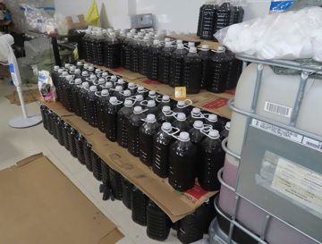 Phát hiện hàng trăm can hóa chất, hàng nghìn lít dung dịch dùng để sản xuất nước mắm, nước giặt giả ở An Giang