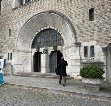 Xét xử khẩn cấp vụ Vingroup kiện Lê Trung Khoa vì hành vi vu khống, phỉ báng