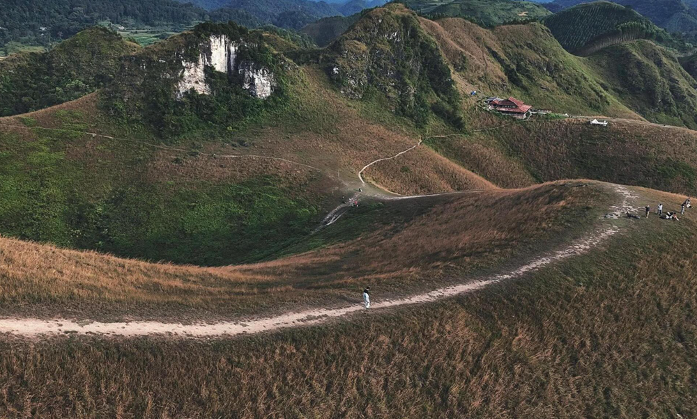 Điểm ‘săn’ mây nổi tiếng cách Hà Nội 300km, được ví như ‘Mông Cổ thu nhỏ’ vùng biên giới - ảnh 4