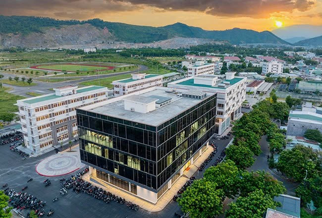 Đại học tư thục đầu tiên và lớn nhất miền Trung: Đứng top 1 Việt Nam về một khía cạnh, hơn 95% sinh viên có việc làm sau tốt nghiệp - ảnh 3