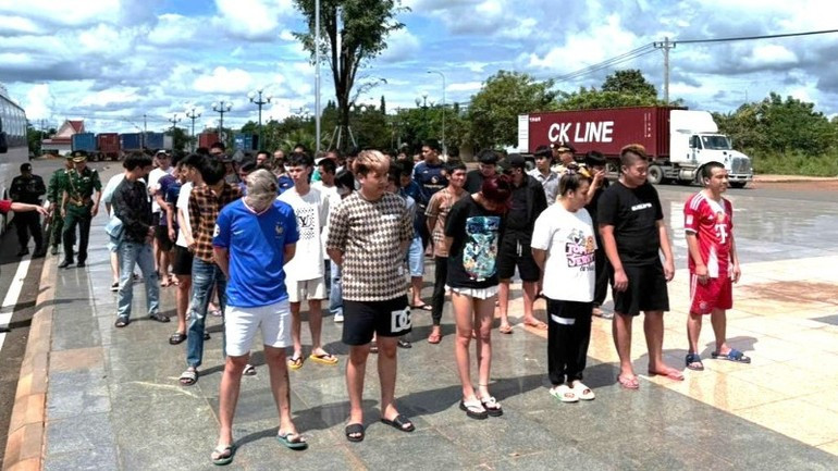 64 người bỏ chạy khỏi trung tâm lừa đảo trực tuyến - ảnh 1