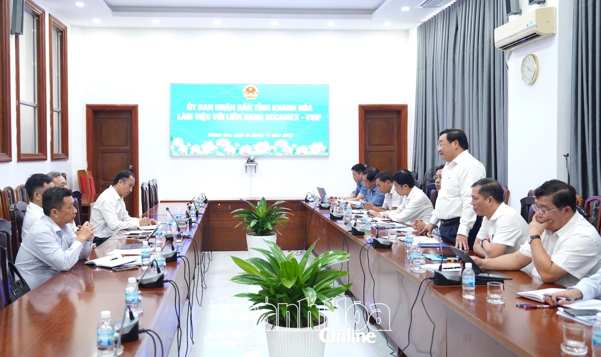 Hình ảnh tại buổi làm việc. Nguồn ảnh: Báo Khánh Hòa Hình ảnh tại buổi làm việc. Nguồn ảnh: Báo Khánh Hòa