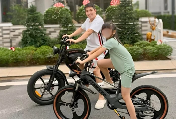 Chiếc xe đạp điện của chồng Đoàn Di Băng chưa được phân phối chính hãng tại Việt Nam, có thiết kế hầm hố như mô tô phân khối lớn