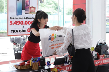 Chủ sở hữu FPT Shop, Long Châu 9 năm liên tiếp vào ‘Top 10 Công ty bán lẻ uy tín 2025’