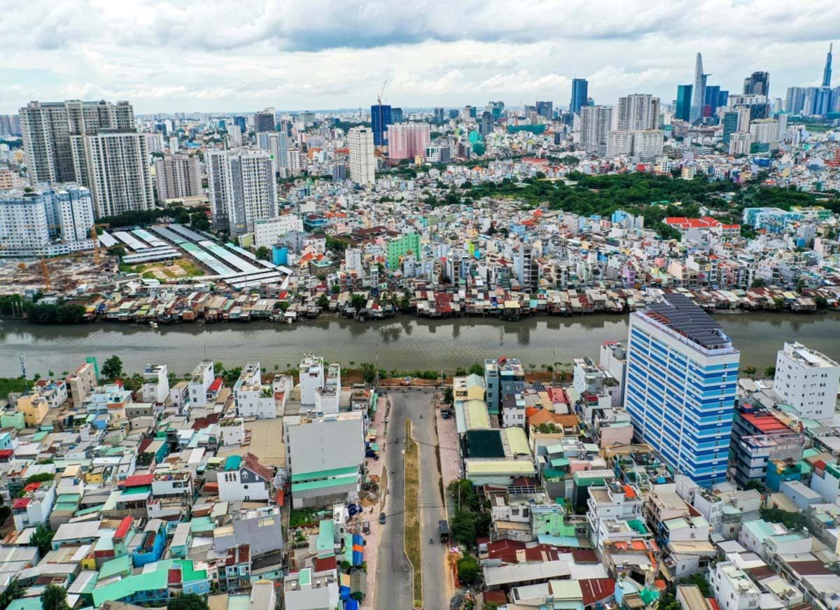 Ven bờ kênh Tẻ, TP. HCM. Nguồn ảnh: Báo Thanh niên