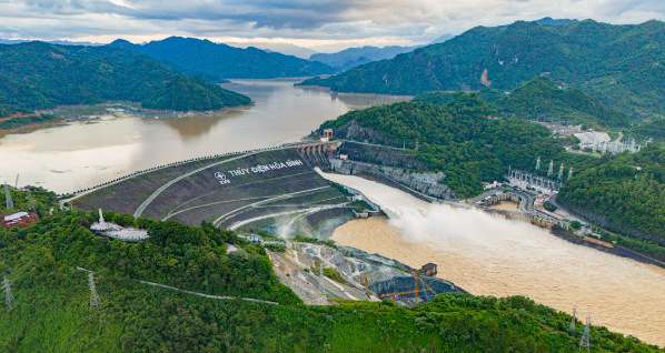 Công trình thủy điện mở rộng có quy mô lớn nhất Việt Nam của EVN sẽ hoàn thành trong tháng tới- Ảnh 1.