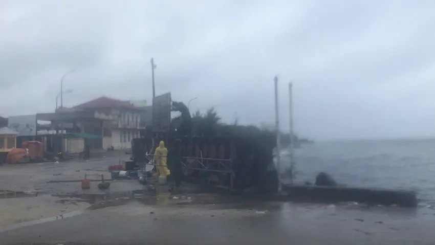 CẬP NHẬT: Bão số 13 giật cấp 14, trên đất liền các tỉnh Đắk Lắk – Gia Lai- Ảnh 3. CẬP NHẬT: Bão số 13 giật cấp 14, trên đất liền các tỉnh Đắk Lắk – Gia Lai- Ảnh 3.