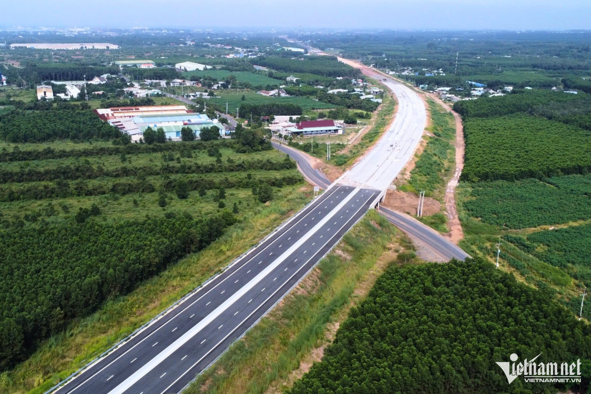 Chạy đua nước rút, đưa tuyến cao tốc hơn 21.000 tỷ kết nối 2 tỉnh thành giàu nhất cả nước sớm về đích- Ảnh 2.