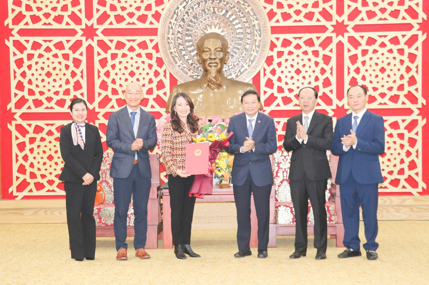 Lãnh đạo tỉnh Nghệ An trao Giấy chứng nhận đăng ký đầu tư Dự án WHA Industrial Zone 2 – Nghệ An. 14.jpg