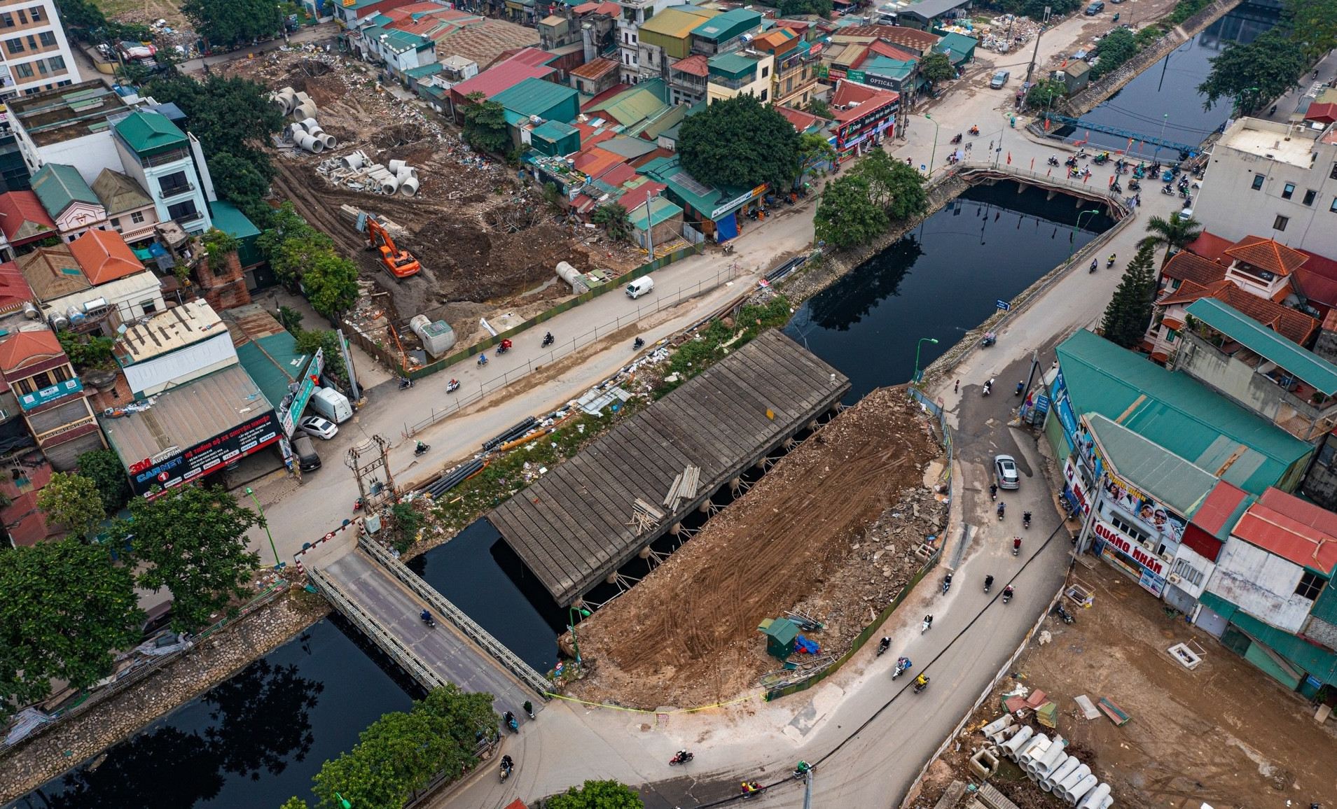 Sắp hoàn thành tuyến đường nghìn tỷ ‘đắp chiếu’ 10 năm giữa lòng Hà Nội- Ảnh 2. Sắp hoàn thành tuyến đường nghìn tỷ ‘đắp chiếu’ 10 năm giữa lòng Hà Nội- Ảnh 2.