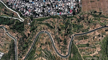 ‘Siêu kênh đào' 1.500km khiến cả thế giới kinh ngạc: San phẳng hơn 1.200 ngọn núi, đào 211 đường hầm