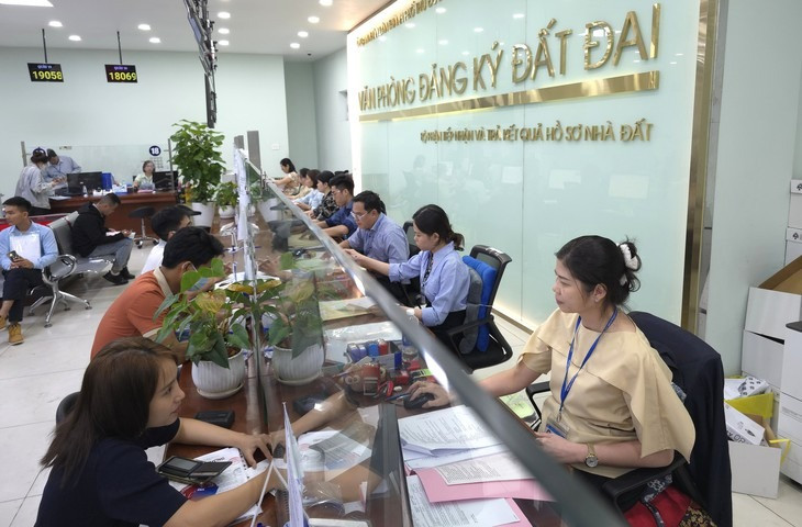 Văn phòng đăng ký đất đai TP. HCM thông báo trả tiền cho 29 người chuyển nhầm- Ảnh 1. Văn phòng đăng ký đất đai TP. HCM thông báo trả tiền cho 29 người chuyển nhầm- Ảnh 1.