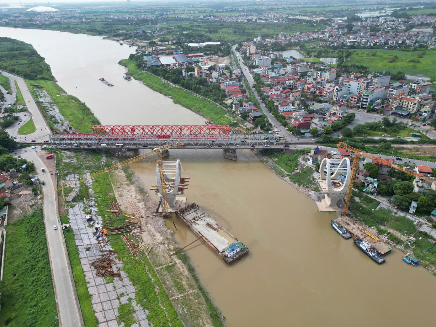 Cầu đường sắt Đuống dời thời điểm hoàn thành sang tháng 12/2026, thay vì cuối năm nay. Ảnh: Sóng Hữu. cau-duong-hn-04.jpg