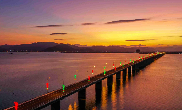 Công trình vượt biển từng giữ kỷ lục suốt 10 năm của Việt Nam, xóa thế cô lập của bán đảo giàu tiềm năng- Ảnh 2.