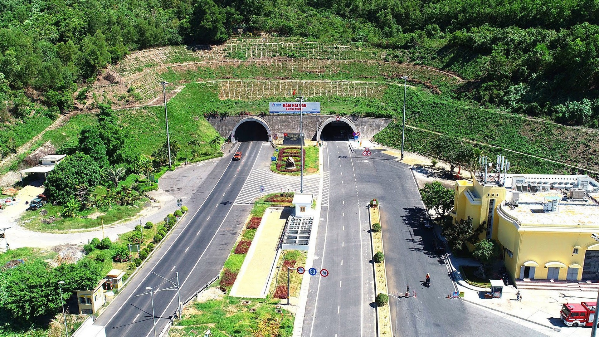 Đây là hầm đường bộ xuyên núi dài nhất Đông Nam Á tại Việt Nam suốt 2 thập niên: Do 'vua hầm' Đèo Cả xây dựng, xóa bỏ 'góc cua tử thần' ám ảnh- Ảnh 4.