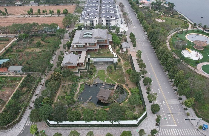 Dinh thự hơn 5.000m2 của 'nữ tướng' Nam Cường: Tường thành cao 2m, quy mô lớn gấp 12 lần so với biệt thự lân cận- Ảnh 3.