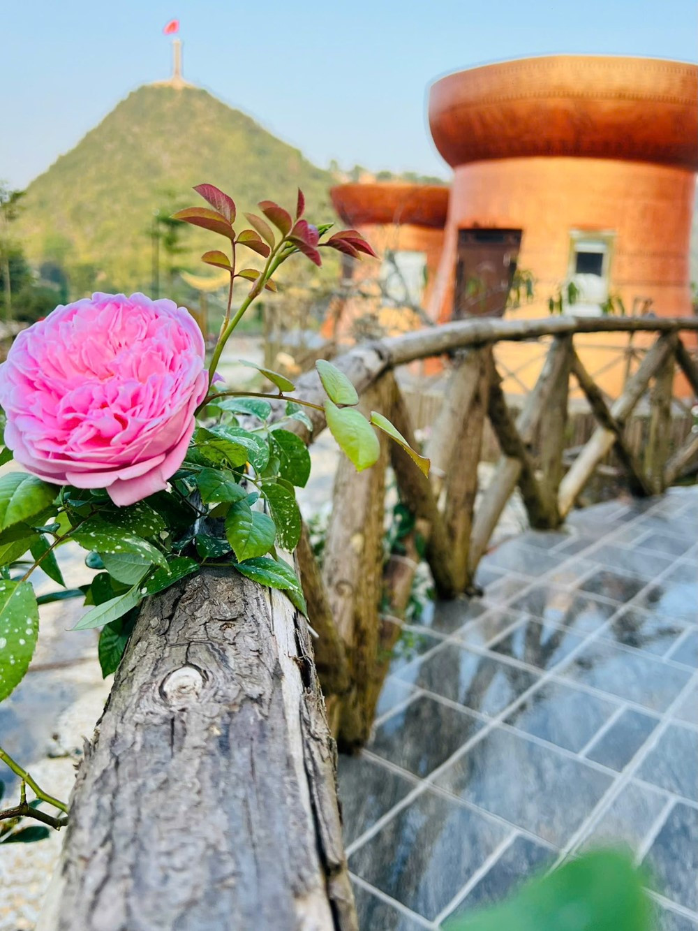 Ngôi nhà hình trống đồng làm từ đất sét xác lập kỷ lục Việt Nam - ảnh 7