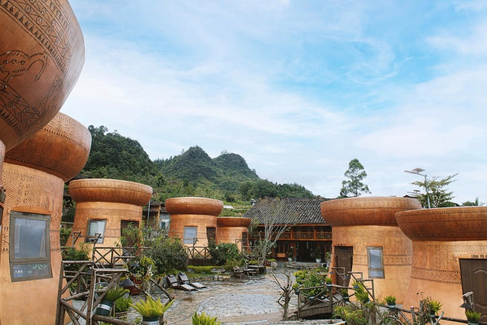 Ngôi nhà hình trống đồng làm từ đất sét xác lập kỷ lục Việt Nam - ảnh 2