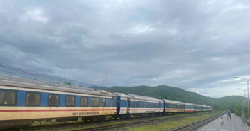 Đường sắt dừng chạy nhiều đoàn tàu