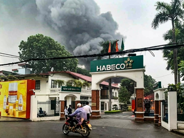 Nhà máy của Habeco (BHN) bất ngờ bốc cháy, không có thiệt hại về người