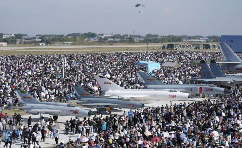 Các công ty vũ khí mặt đất của Trung Quốc trong top 100 sụt giảm doanh thu năm 2024. (Ảnh: Getty) vu-khi.jpg