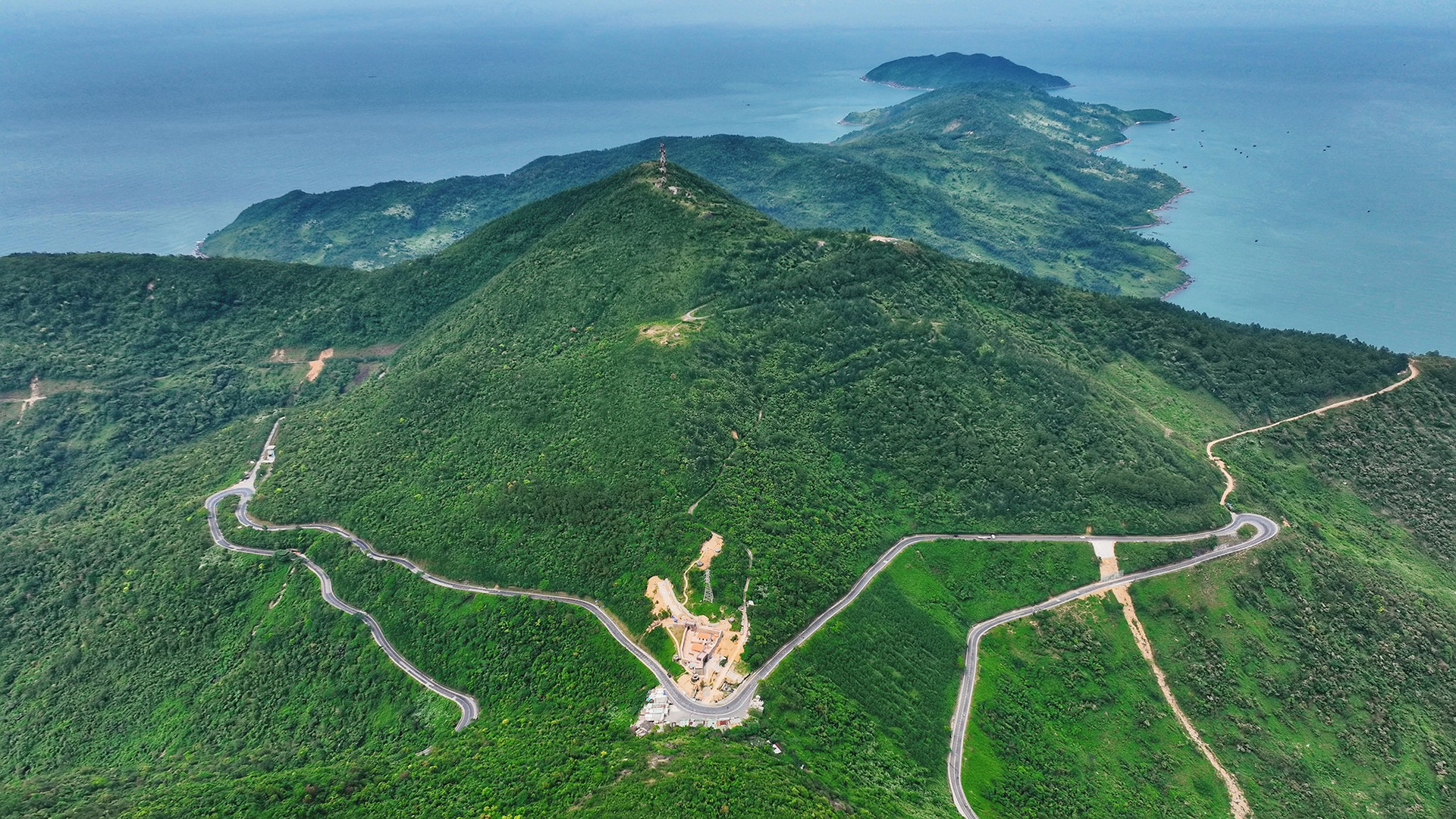 Đây là hầm đường bộ xuyên núi dài nhất Đông Nam Á tại Việt Nam suốt 2 thập niên: Do 'vua hầm' Đèo Cả xây dựng, xóa bỏ 'góc cua tử thần' ám ảnh- Ảnh 2.