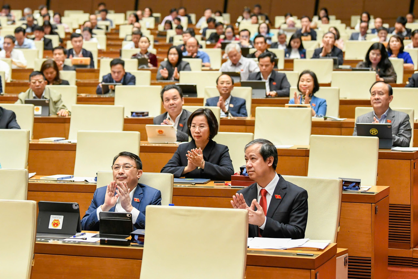 Các đại biểu tại phiên họp. Ảnh: Như Ý 1012gd1.jpg
