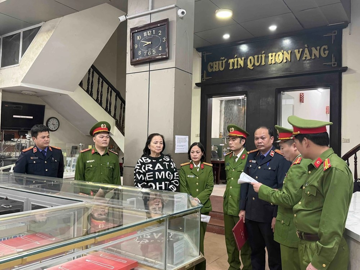 Khám xét nơi ở, bắt tạm giam vợ chồng chủ tiệm vàng có doanh thu 5.000 tỷ đồng