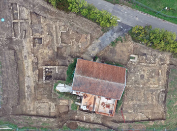 Phong tỏa khẩn cấp ngôi làng phía Đông Bắc, phát hiện kho báu 40.000 đồng tiền cổ dưới phòng khách của một ngôi nhà