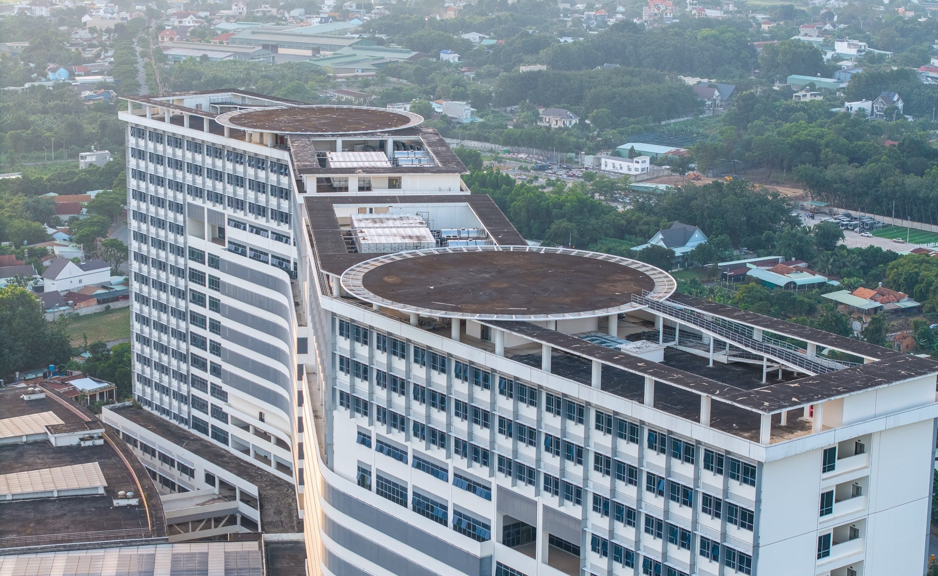 Bệnh viện lớn nhất TP. HCM bị bỏ hoang nhiều năm: Vận hành năm 2026, có cả bãi đáp trực thăng- Ảnh 2.