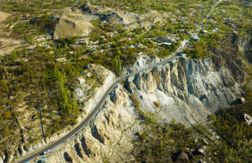 Huy động 24.000 công nhân tham gia dự án đường cao tốc gần 1.300km mang tính lịch sử, thời gian xây dựng kéo dài hai thập kỷ