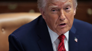 Ông Trump chê Chủ tịch Fed cứng nhắc, lẽ ra phải hạ lãi suất 0,5%