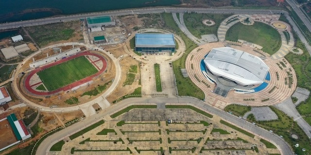 Cảnh hoang tàn, đổ nát bên trong khu phức hợp thể thao quy mô nhất tỉnh Quảng Ninh- Ảnh 3.