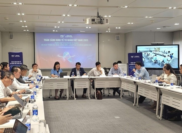 Đại diện các doanh nghiệp, hiệp hội tham gia phiên chuyên đề của Ủy ban II (Ảnh Tin nhanh chứng khoán)