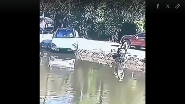 Xe điện Xiaomi SU7 tự tìm chỗ đỗ nhưng nhầm… mặt ao, 'lao đầu' xuống nước sau bản cập nhật mới: Chủ xe chỉ kịp đứng nhìn