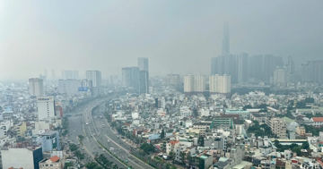 Bầu trời TPHCM đục ngầu, nồng độ bụi mịn vượt ngưỡng nhiều lần