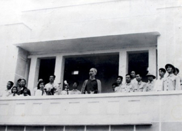 Sân vận động 4.300 chỗ do người Pháp xây dựng, nay là Di tích Quốc gia, nơi Bác Hồ gặp gỡ gần 5.000 đồng bào các dân tộc