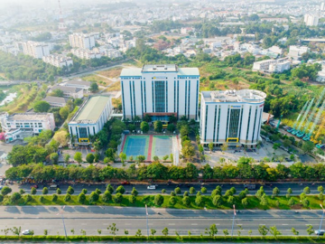 Trường đại học ở Việt Nam có tới 10 phó hiệu trưởng