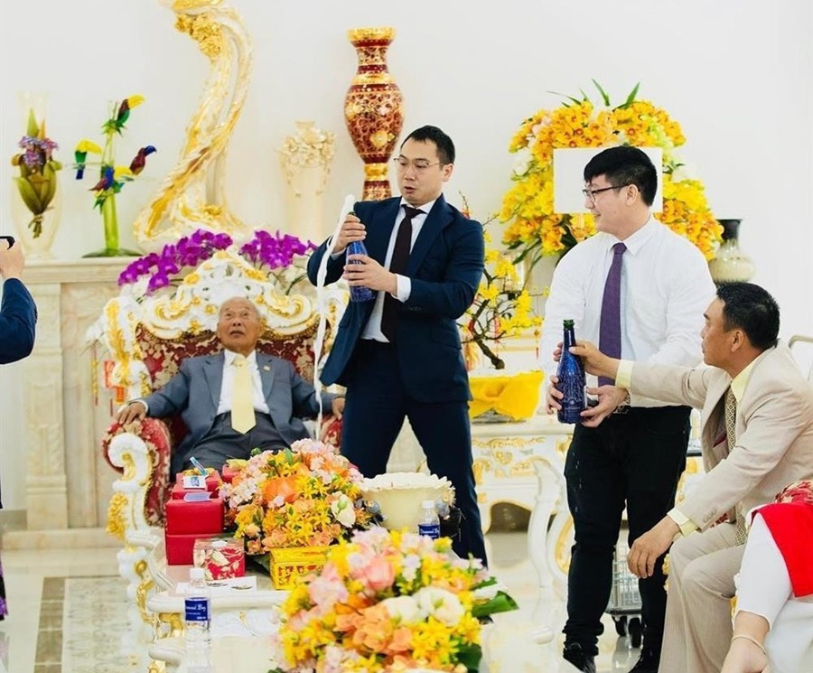 Mỹ nhân Việt lên xe hoa ở tuổi 26, sống trong biệt thự dát vàng view 'bạc tỷ', chồng là cháu trai của gia tộc giàu có bậc nhất Việt Nam - ảnh 6