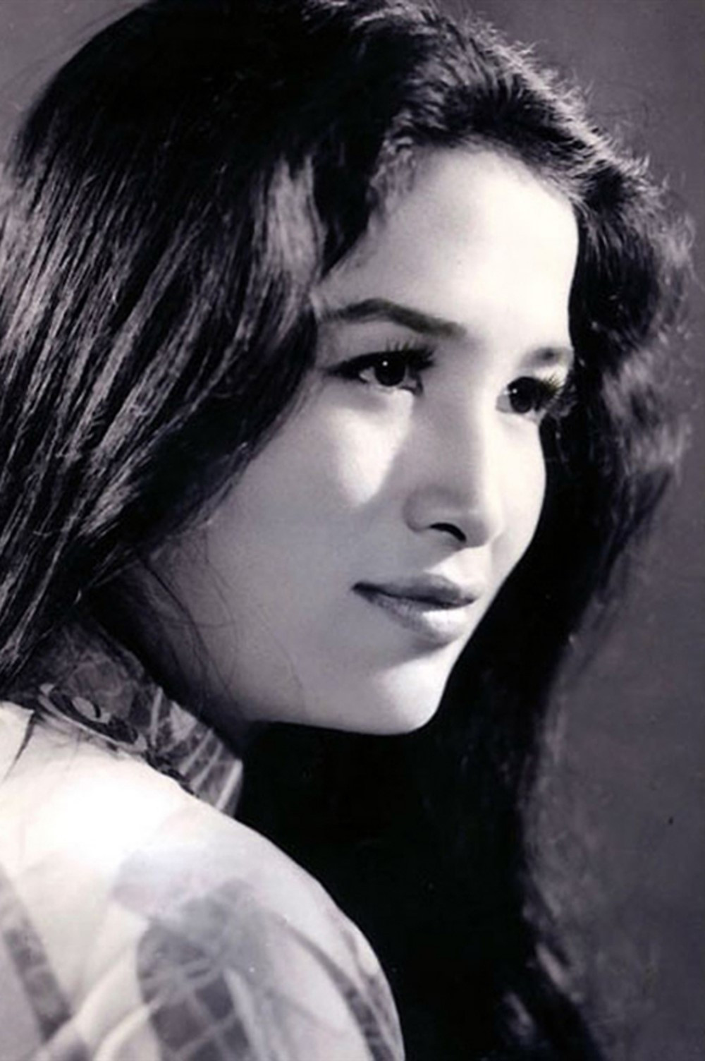 Cuộc sống hiện tại của huyền thoại nhan sắc sở hữu 'đôi mắt đẹp nhất Việt Nam', cả đời chỉ có một mối tình, con gái là ngôi sao quốc tế - ảnh 1